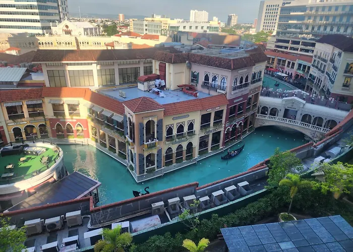 Upscale Stylish Near Bgc And View Of Venice Grand Canal Mall Aparthotel