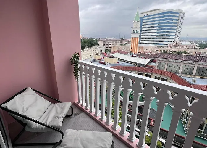 Upscale Stylish Near Bgc And View Of Venice Grand Canal Mall Aparthotel 4*