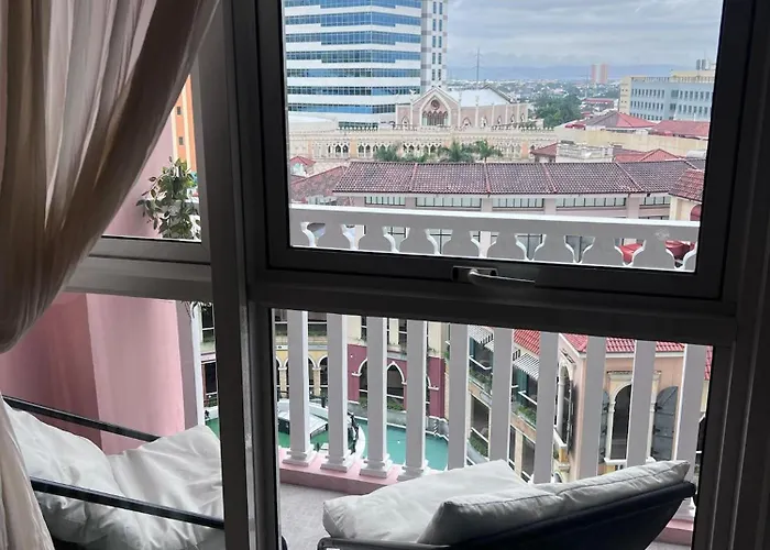 Upscale Stylish Near Bgc And View Of Venice Grand Canal Mall Aparthotel
