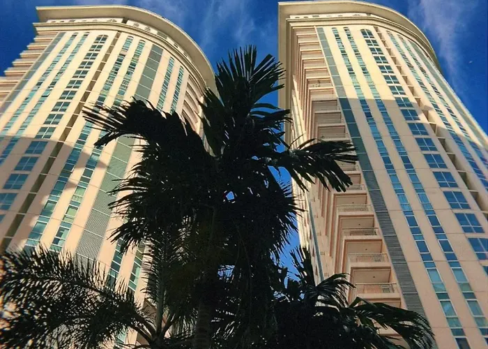 Aparthotel Upscale Stylish Near Bgc And View Of Venice Grand Canal Mall