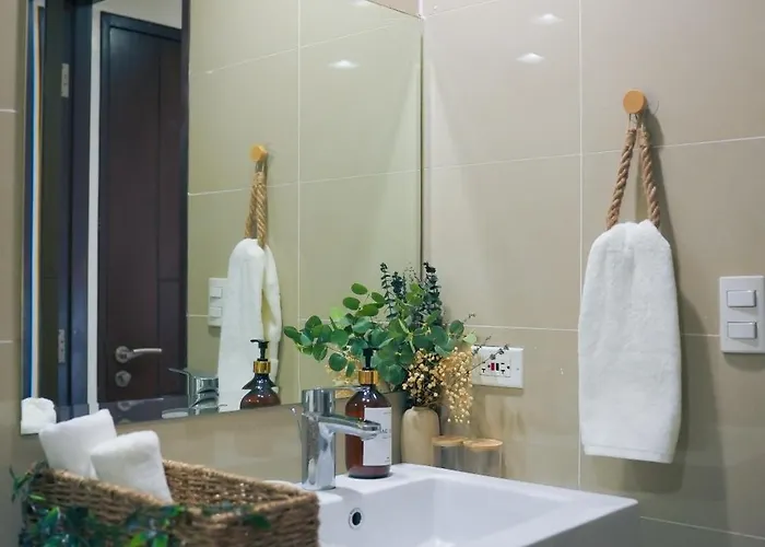 Upscale Stylish Near Bgc And View Of Venice Grand Canal Mall 4*