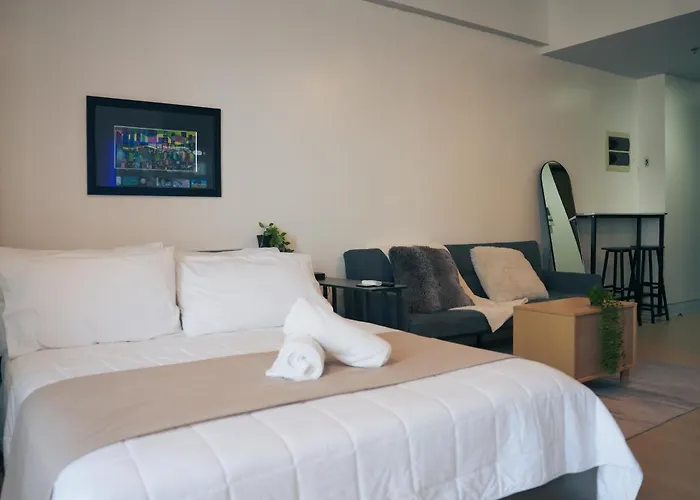 Upscale Stylish Near Bgc And View Of Venice Grand Canal Mall Aparthotel 4*