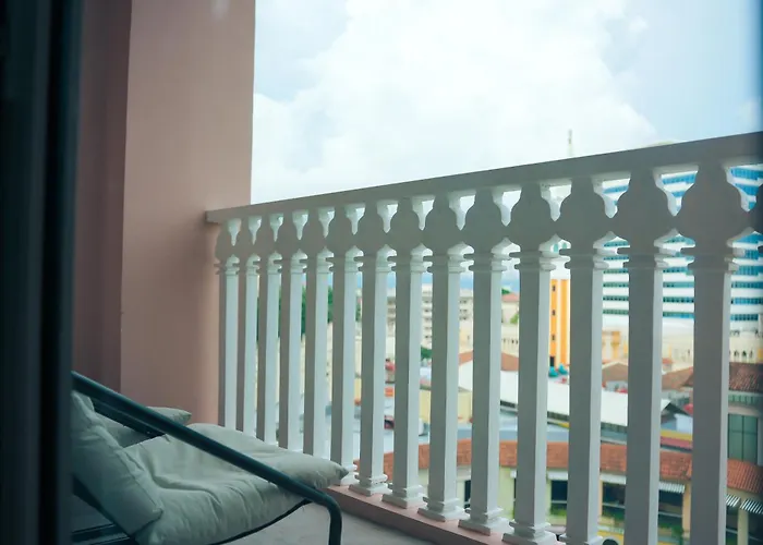 Aparthotel Upscale Stylish Near Bgc And View Of Venice Grand Canal Mall