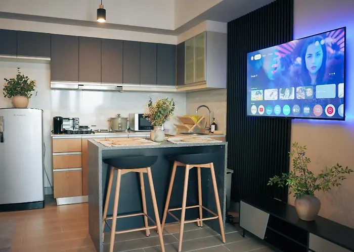 Upscale Stylish Near Bgc And View Of Venice Grand Canal Mall