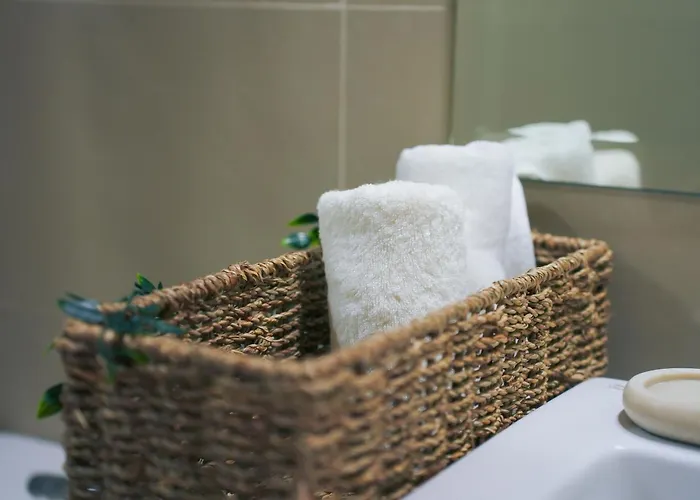 Upscale Stylish Near Bgc And View Of Venice Grand Canal Mall Manila