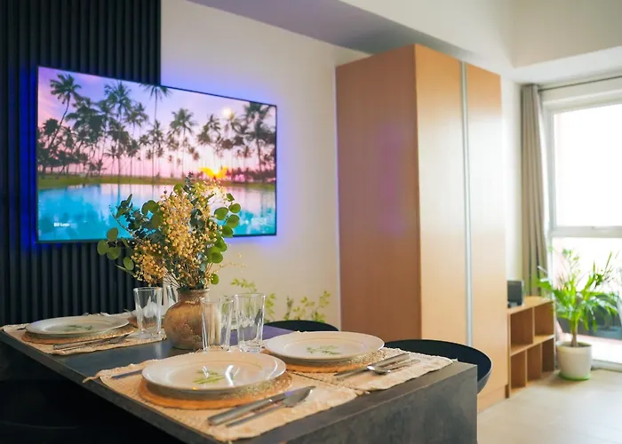 Aparthotel Upscale Stylish Near Bgc And View Of Venice Grand Canal Mall
