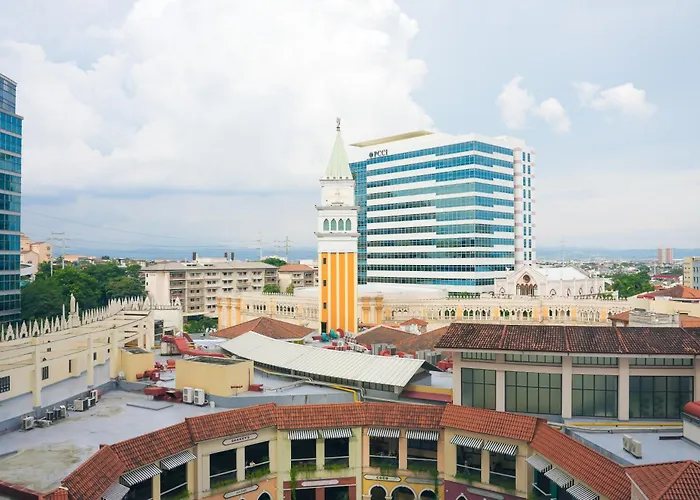 Aparthotel Upscale Stylish Near Bgc And View Of Venice Grand Canal Mall